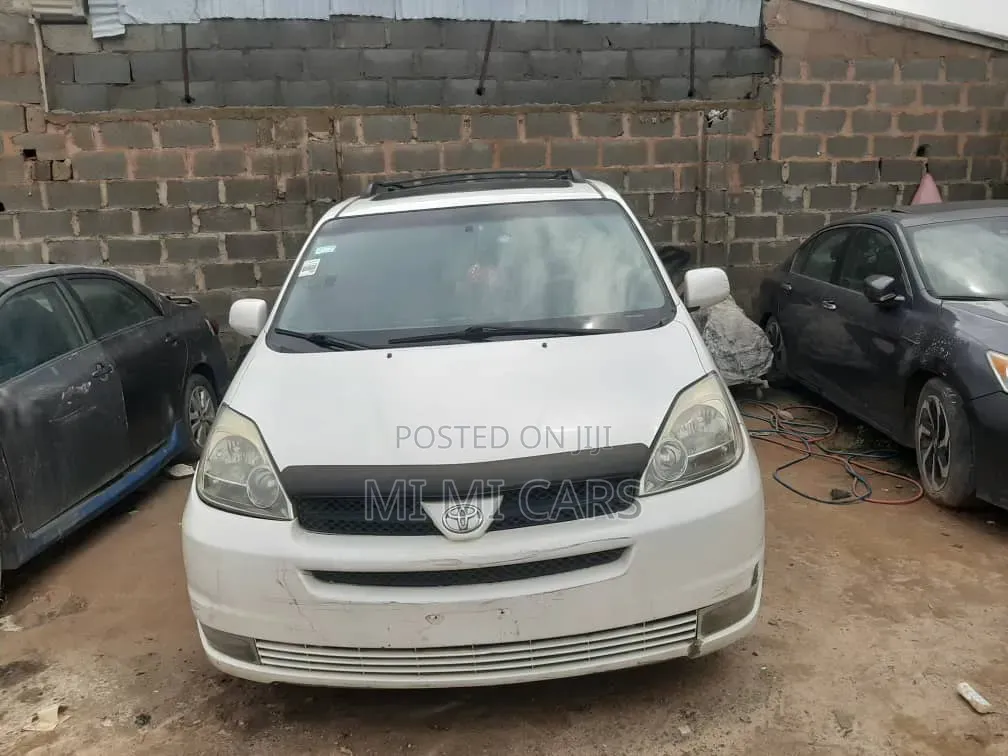Toyota Sienna 2005 White