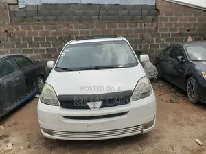 Toyota Sienna 2005 White