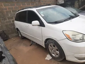 Toyota Sienna 2005 White