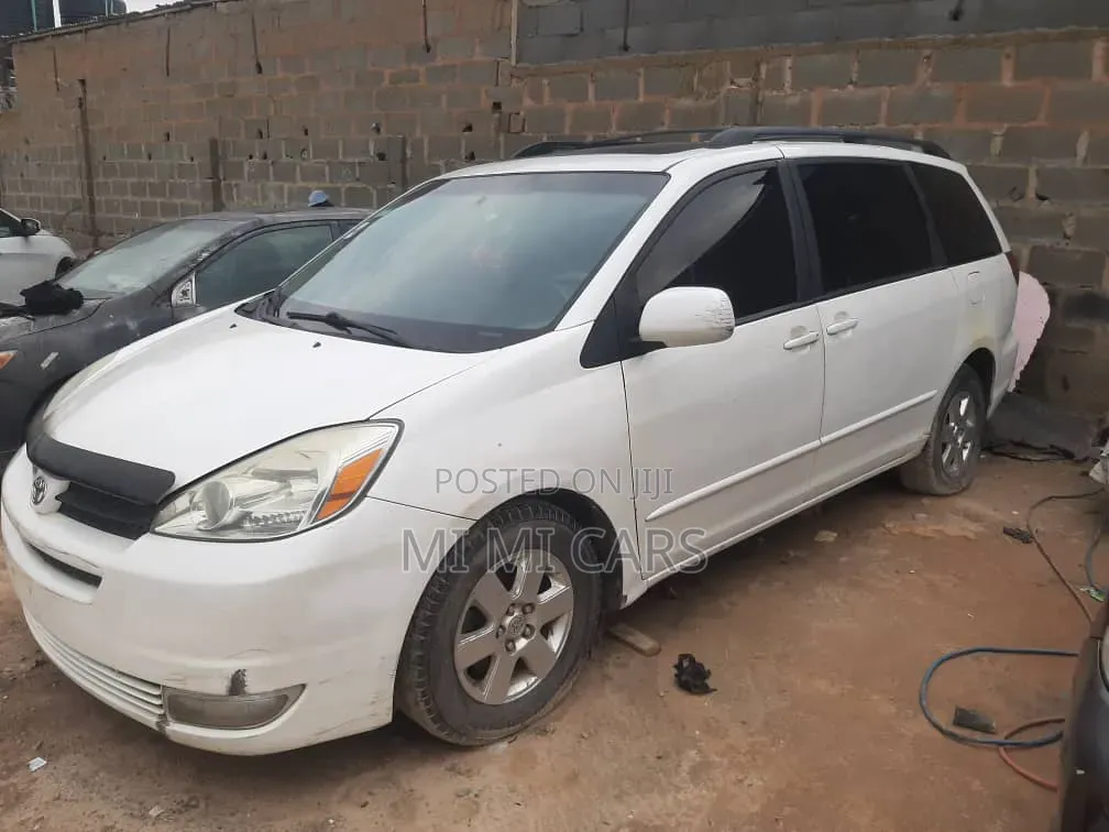 Toyota Sienna 2005 White