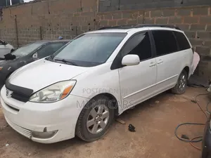 Toyota Sienna 2005 White