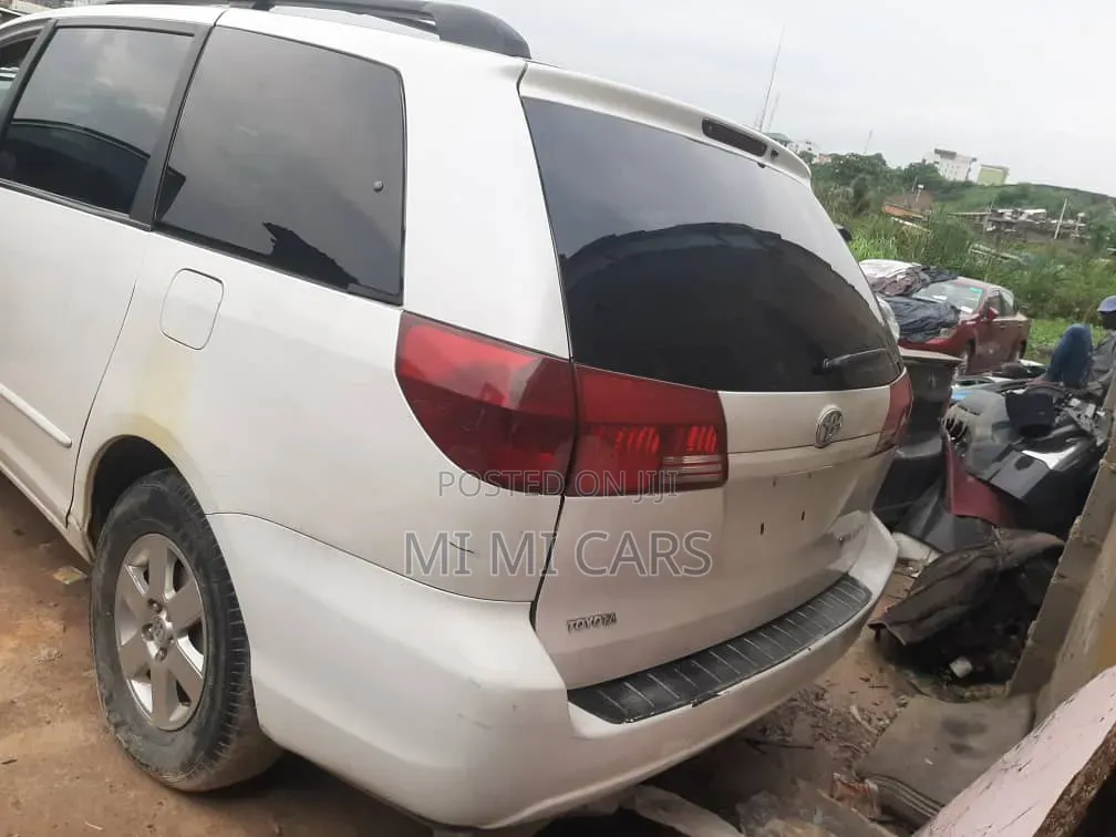 Toyota Sienna 2005 White