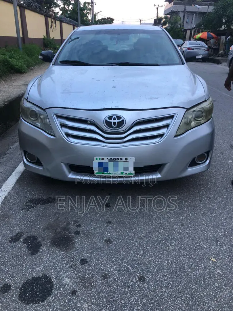 Toyota Camry LE 4dr Sedan (2.5L 4cyl 6AM) 2010 Silver