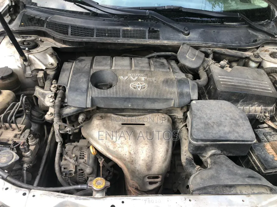 Toyota Camry LE 4dr Sedan (2.5L 4cyl 6AM) 2010 Silver