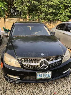 Mercedes-Benz C300 Luxury Sedan RWD (3.0L 6cyl 7A) 2010 Black