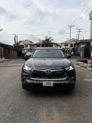 Toyota Highlander XLE 2021 Gray