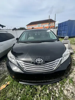 Toyota Sienna 2016 Black