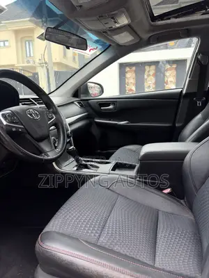 Toyota Camry SE 4dr Sedan (2.5L 4cyl 6A) 2015 White