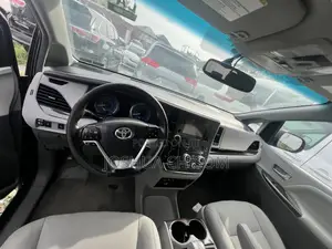 Toyota Sienna 2016 Black