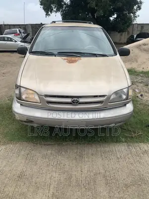 Toyota Sienna LE & 1 hatch 2000 Gold