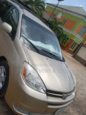 Toyota Sienna 2009 Gold