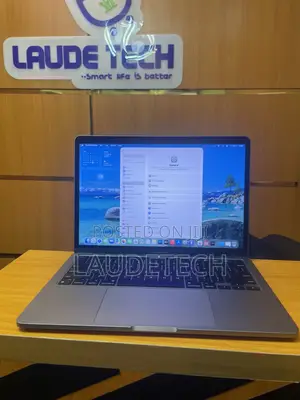 Laptop Apple MacBook Pro 2022 M2 8GB Apple M2 SSD 256GB