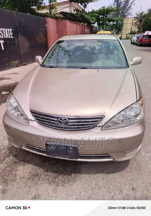 Toyota Camry LE 4dr Sedan (2.4L 4cyl 5A) 2005 Beige