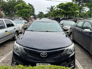 Toyota Camry SE 4dr Sedan (2.5L 4cyl 6A) 2014 Black