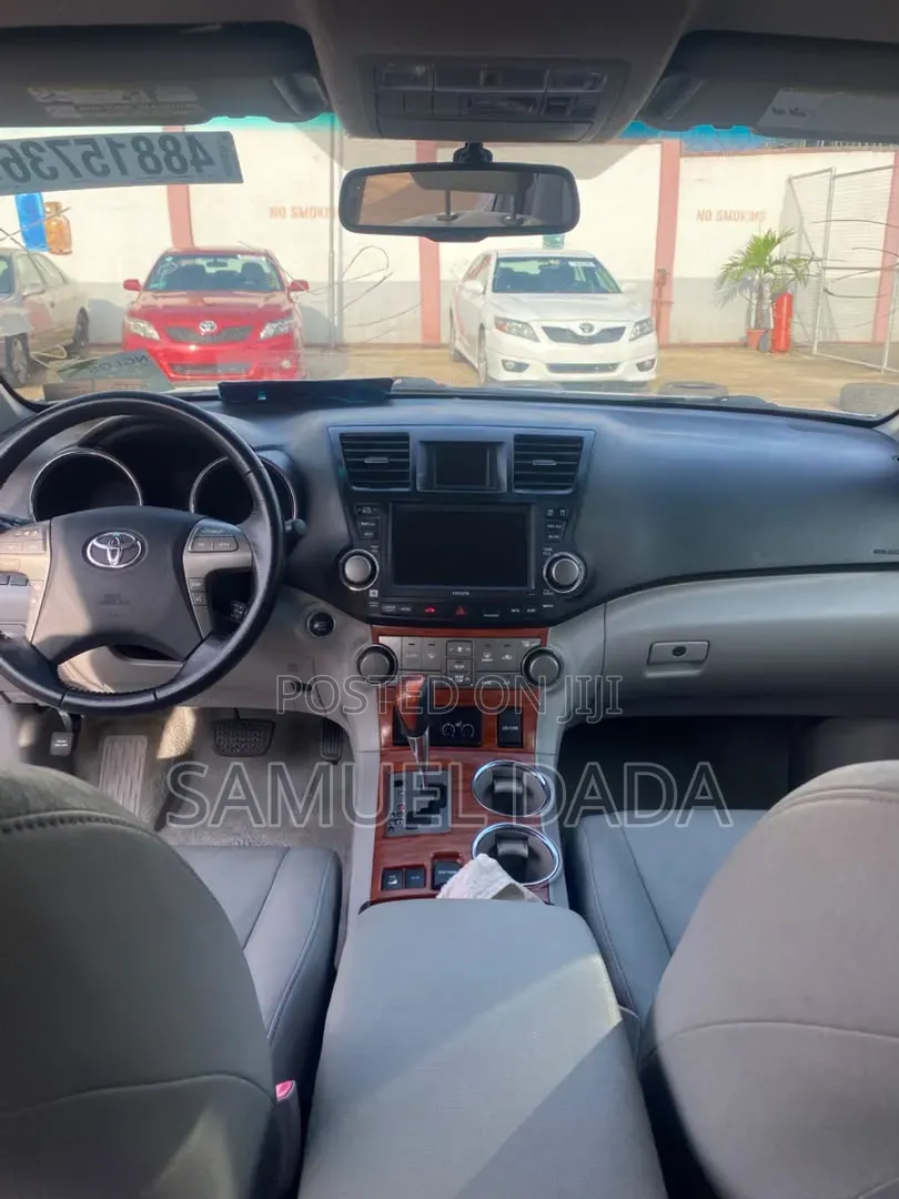 Toyota Highlander 2010 Silver
