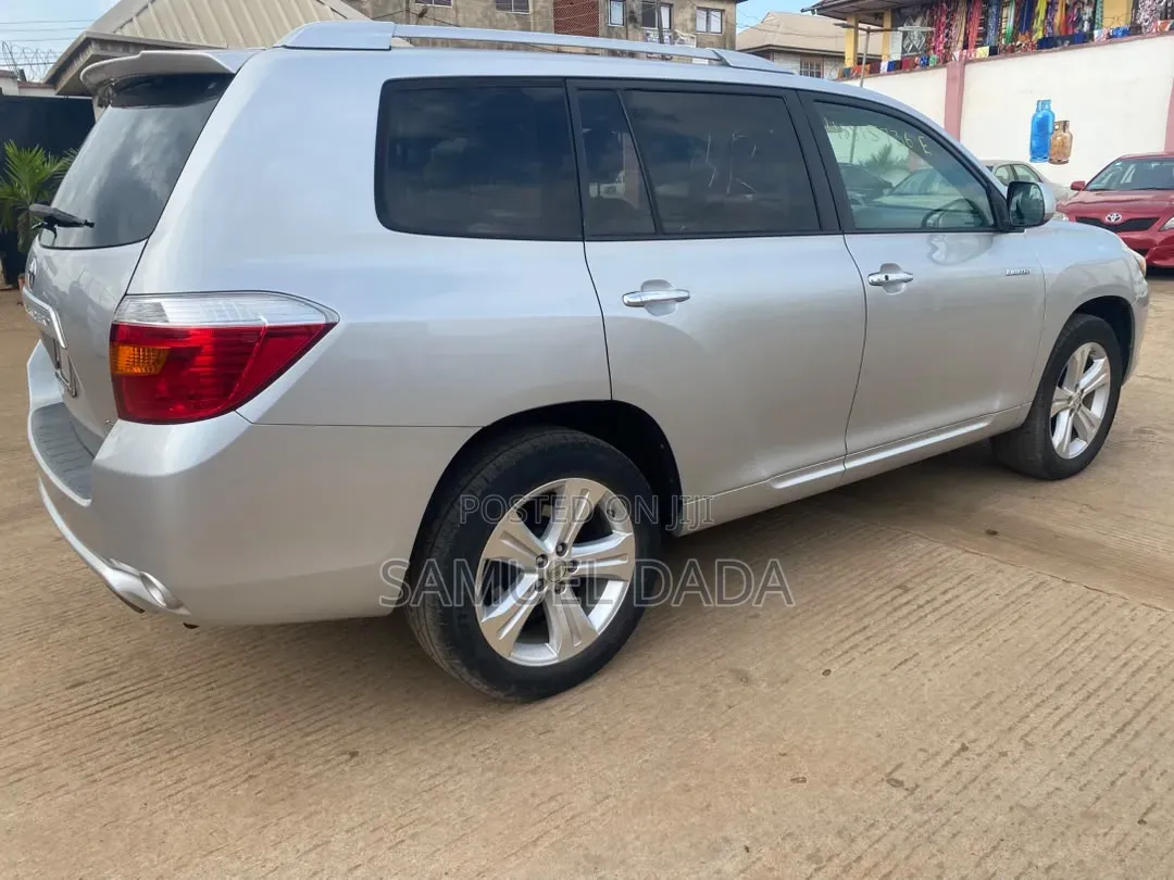 Toyota Highlander 2010 Silver