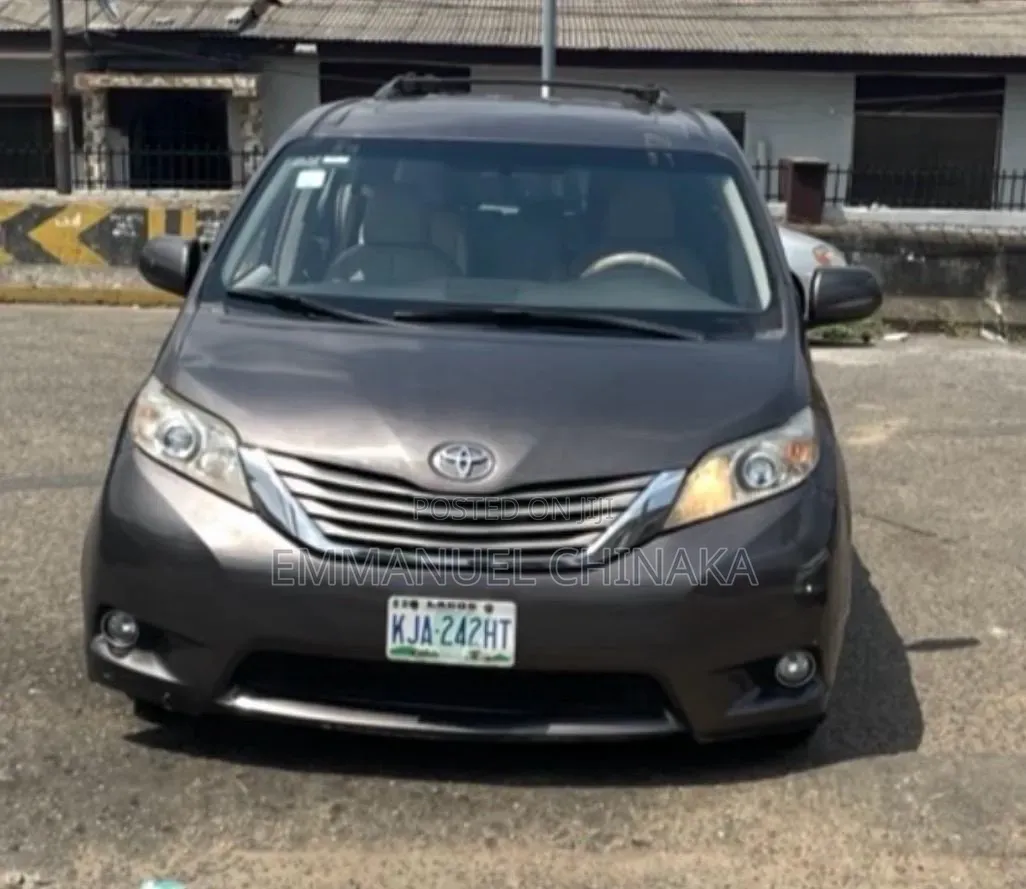 Toyota Sienna 2013 Beige
