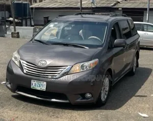 Toyota Sienna 2013 Beige