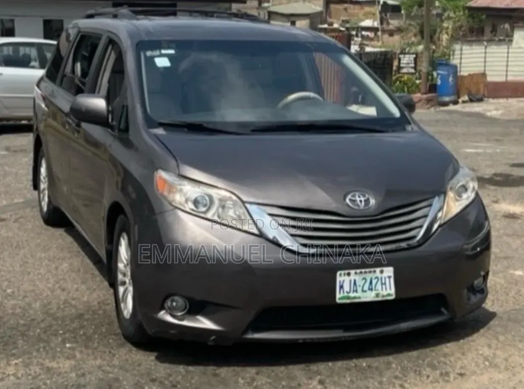 Toyota Sienna 2013 Beige