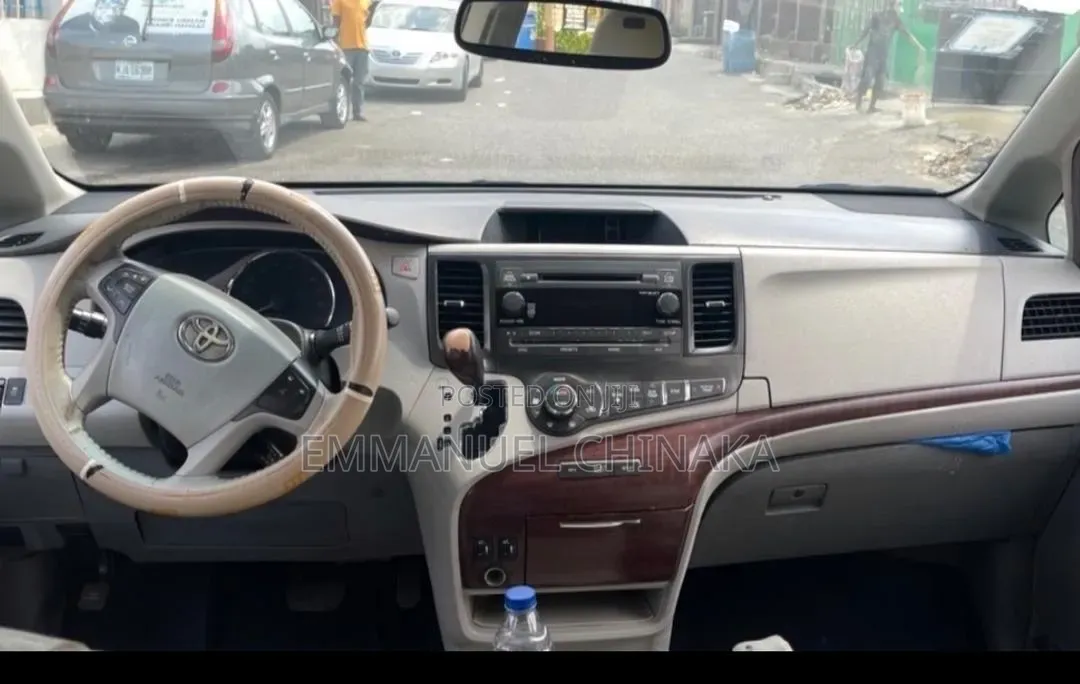 Toyota Sienna 2013 Beige