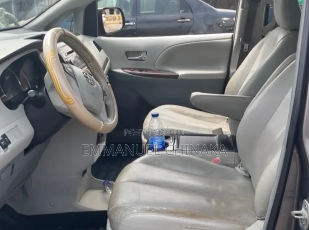 Toyota Sienna 2013 Beige