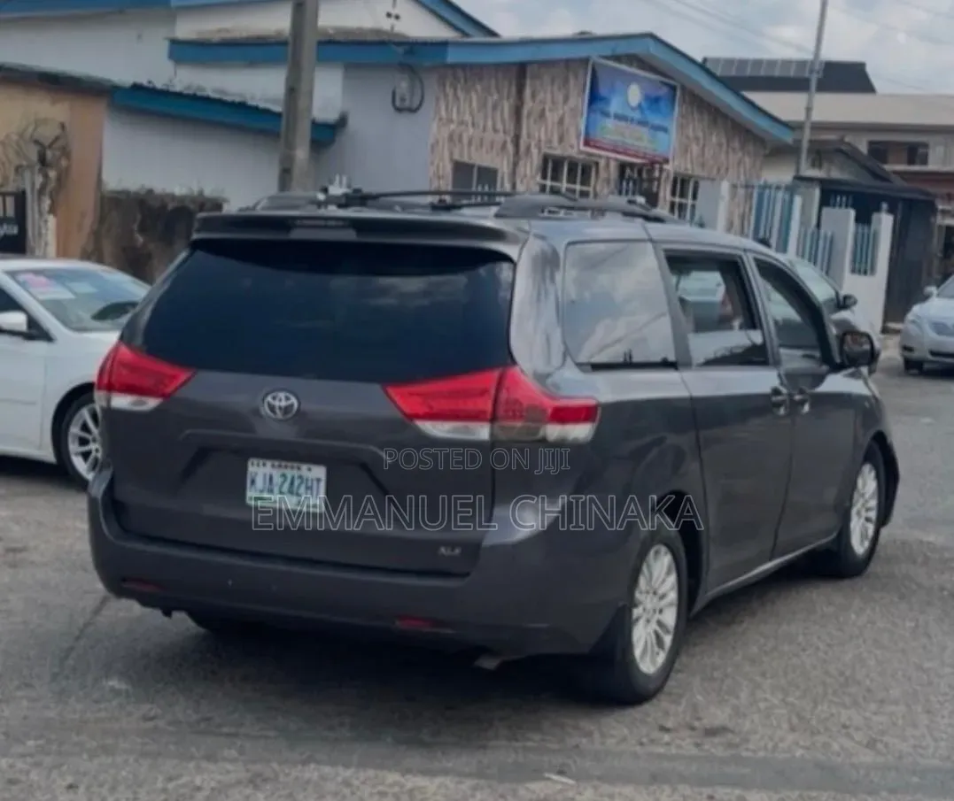 Toyota Sienna 2013 Beige