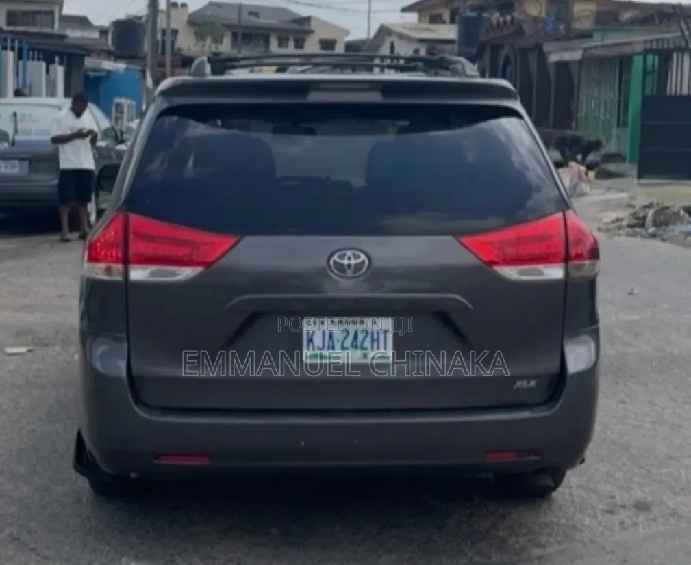 Toyota Sienna 2013 Beige