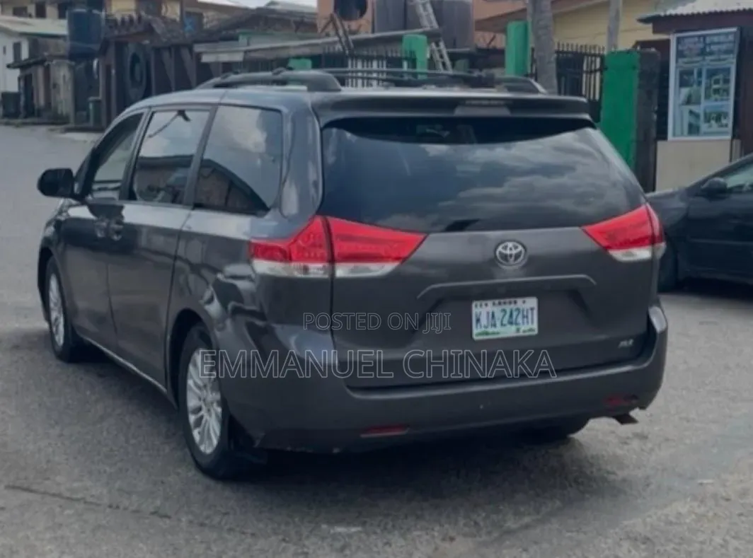 Toyota Sienna 2013 Beige