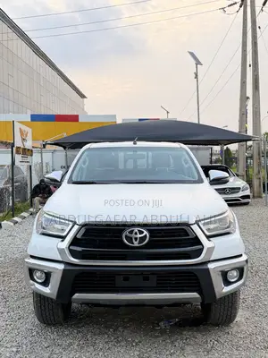 Toyota Hilux 2024 White