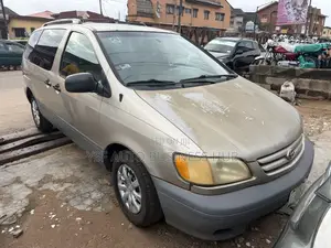 Toyota Sienna CE 2003 Gold