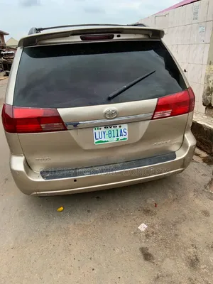 Toyota Sienna LE AWD 2005 Gold