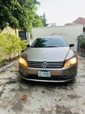 Volkswagen Passat 2015 Gold
