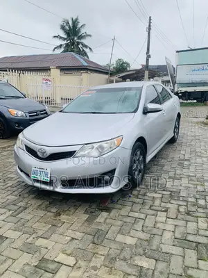 Toyota Camry LE 4dr Sedan (2.5L 4cyl 6A) 2013 Silver