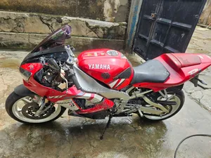 Yamaha R1 2003 Red