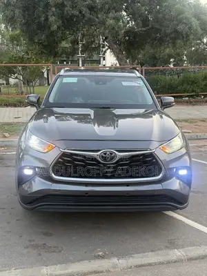 Toyota Highlander XLE 2021 Gray