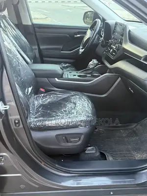 Toyota Highlander XLE 2021 Gray