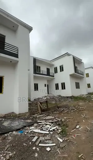 4bdrm Duplex in Apo Resettlement for sale