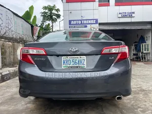 Toyota Camry LE 4dr Sedan (2.5L 4cyl 6A) 2013 Silver