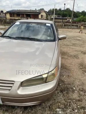 Toyota Camry LE 4dr Sedan (2.2L 4cyl 4A) 2001 Gold