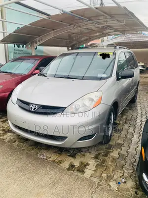 Toyota Sienna LE 4WD 2007 Silver