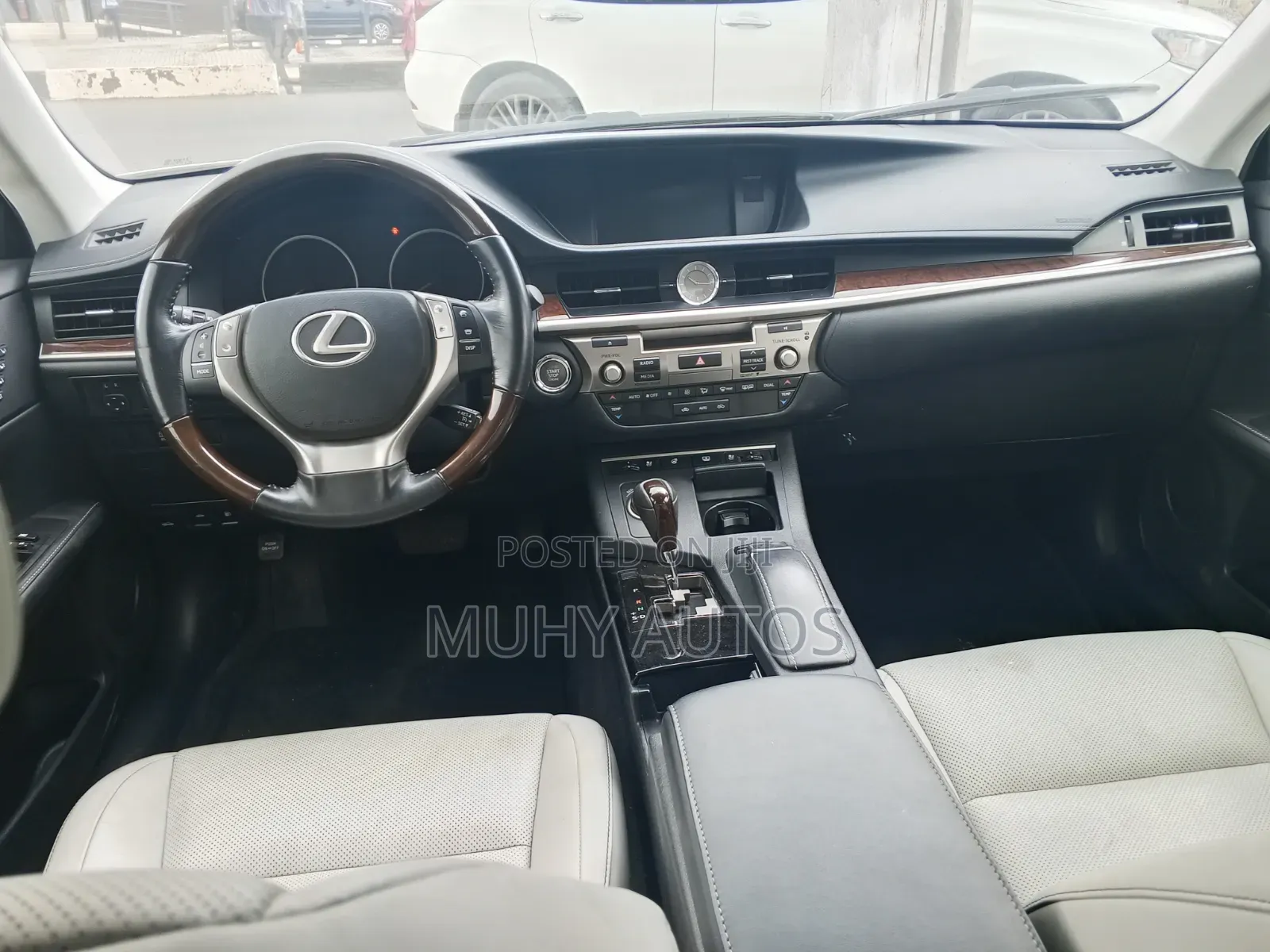 Lexus ES 2015 White