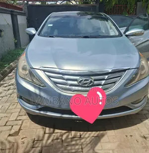 Hyundai Elantra 2012 Silver