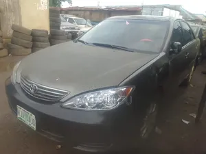 Toyota Camry 2005 Gray