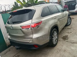 Toyota Highlander 2016 Gold