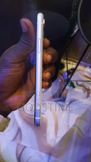 Apple iPhone XR 64 GB White