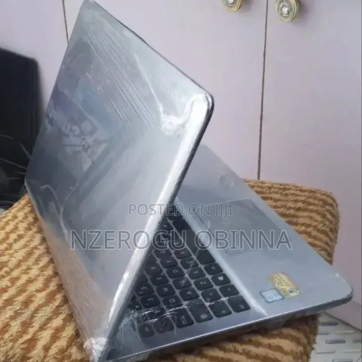 Laptop Asus F542UA 4GB Intel Core i3 HDD 500GB