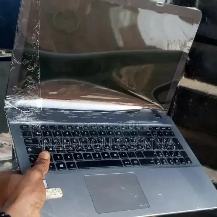 Laptop Asus F542UA 4GB Intel Core i3 HDD 500GB