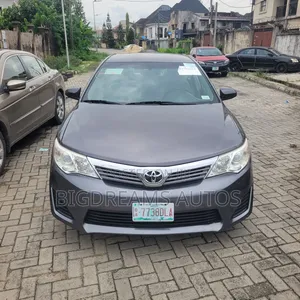 Toyota Camry LE 4dr Sedan (2.5L 4cyl 6A) 2014 Gray