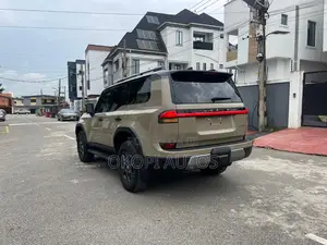 Lexus GX 2025 Gold