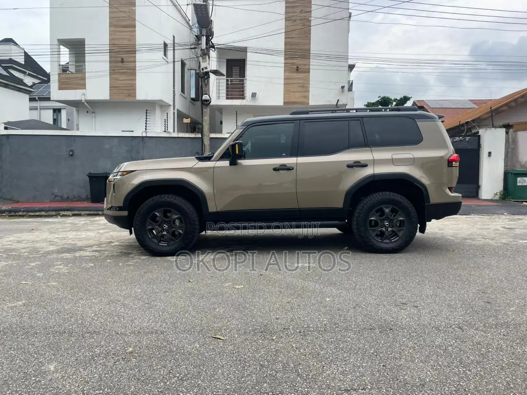 Lexus GX 2025 Gold